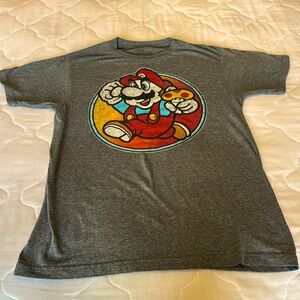 Men’s Super Mario Brothers t-shirt, size small